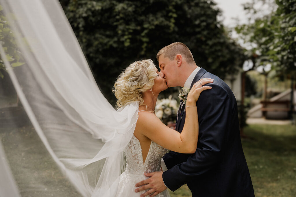 Spezialisiert auf Natürliche Fotografie Hollabrunn, Weinviertel & Waldviertel Fotografin Sabrina Dötzl Hochzeit und Hochzeitsfotografie, Babybauch, Neugeborene, Familien Shooting